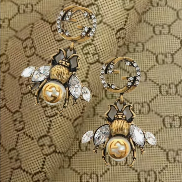 Gucci Gold Interlocking G Bee
Earrings Gucci. Authentic - Picture 4 of 12